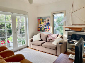 Artist apartment between Beach and Main